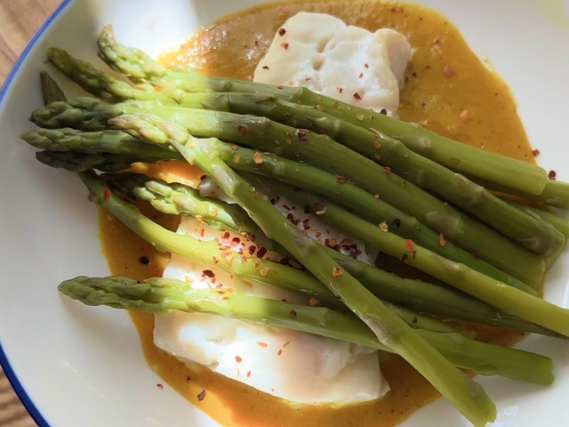 receta-bacalao-salsa-curri-amarillo