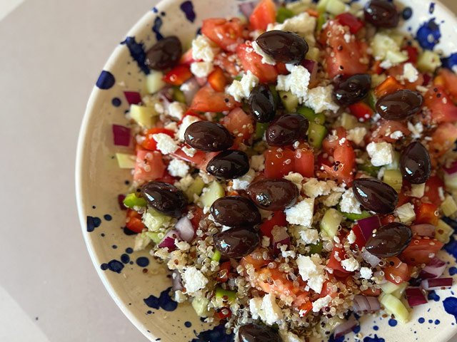 Ensalada de quinoa con aceitunas Kalamata